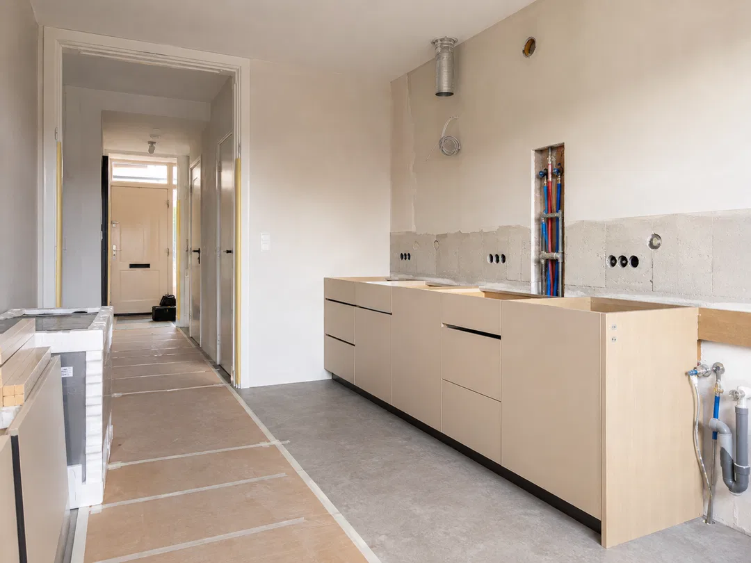 Keukenrenovatie in een appartement: van eerste opname tot nette opleveringEen...