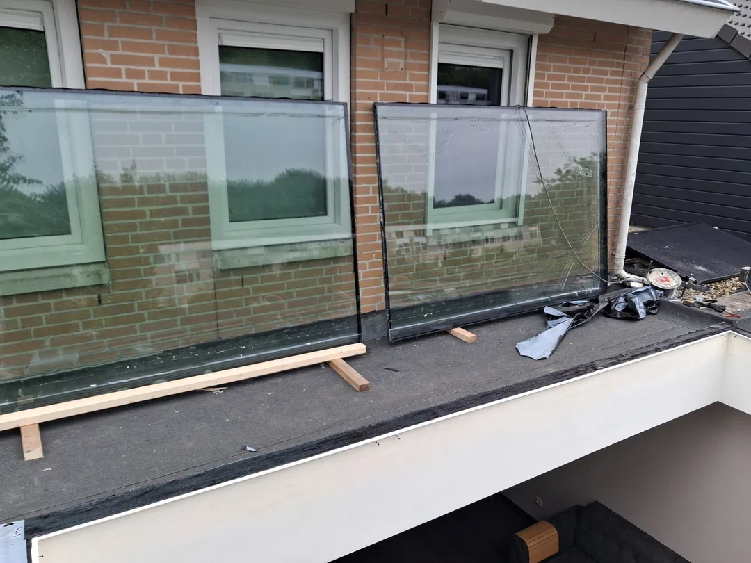 Amsterdamdecorbouw.com info@amsterdamdecorbouw.com 06 48159693 dakdaken werk... (3/4)