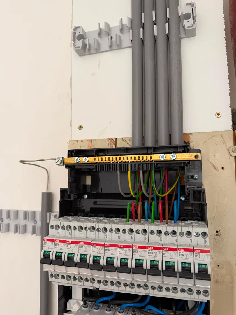 ⚡ Kwalitatief, betrouwbaar en vakkundig werk voor al uw elektrische... (5/5)
