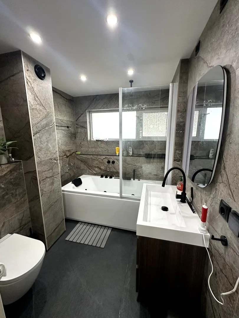 Van Adam Bouw & Renovatie inşaat sirketi olarak Amsterdam ve etrafinda... (2/5)