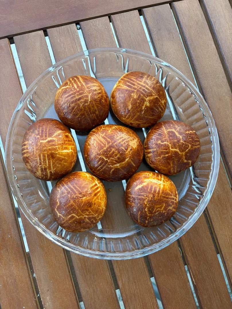 Mit ihrem herrlichen Duft, dem wunderbar fluffigen Teig und den liebevoll... (1/3)