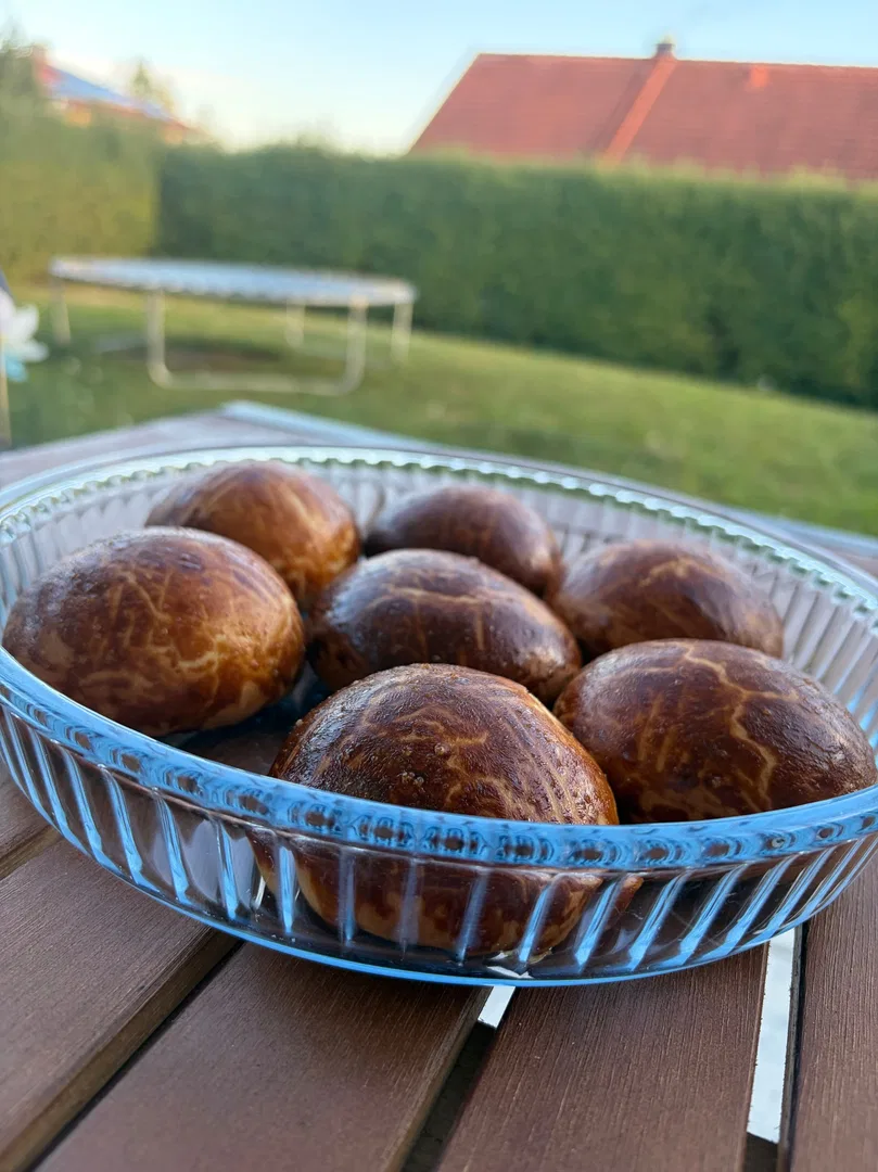Mit ihrem herrlichen Duft, dem wunderbar fluffigen Teig und den liebevoll... (2/3)