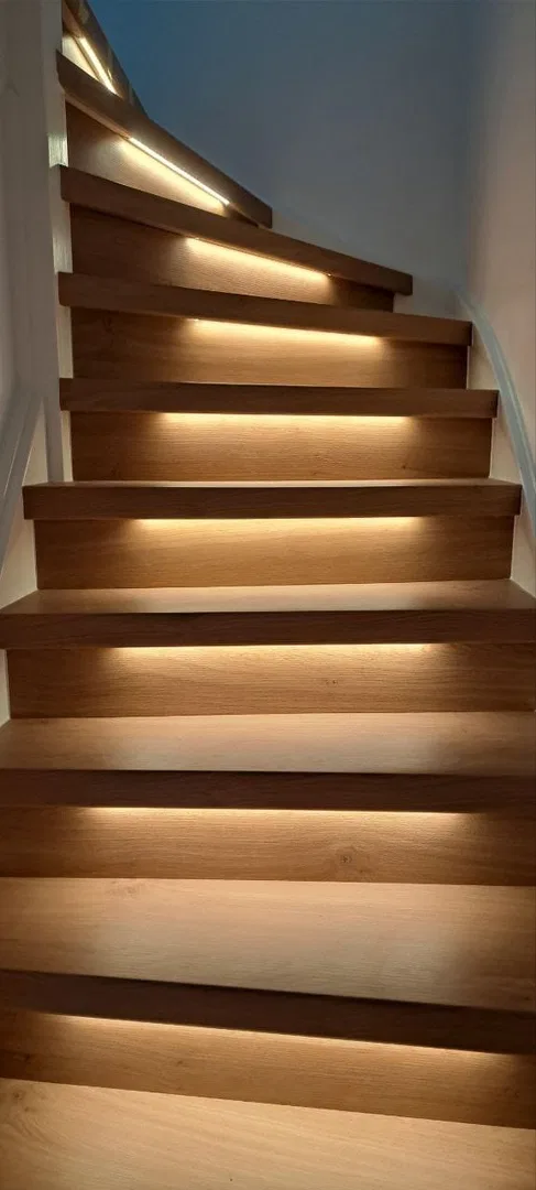 š¹š· Eski merdiveninizden sıkıldınız mı? š” StapVoorStap Bouw, eski... (4/5)