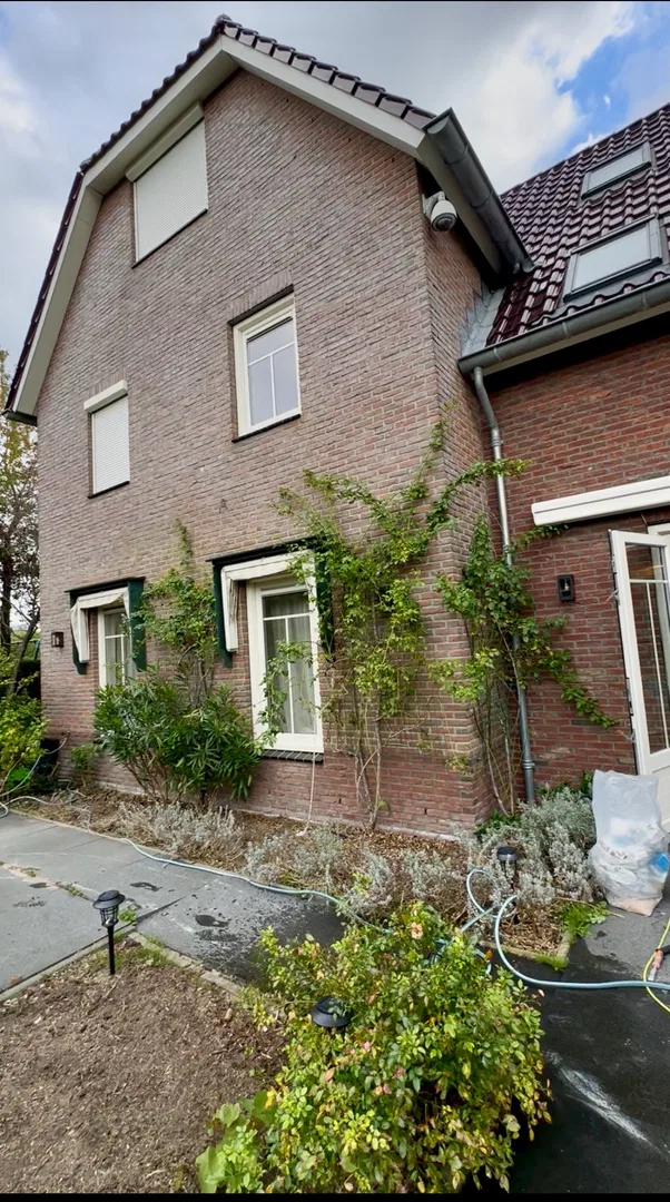 Floor leveling in Vijfhuizen? This living kitchen is ready for a new floor! We... (2/2)