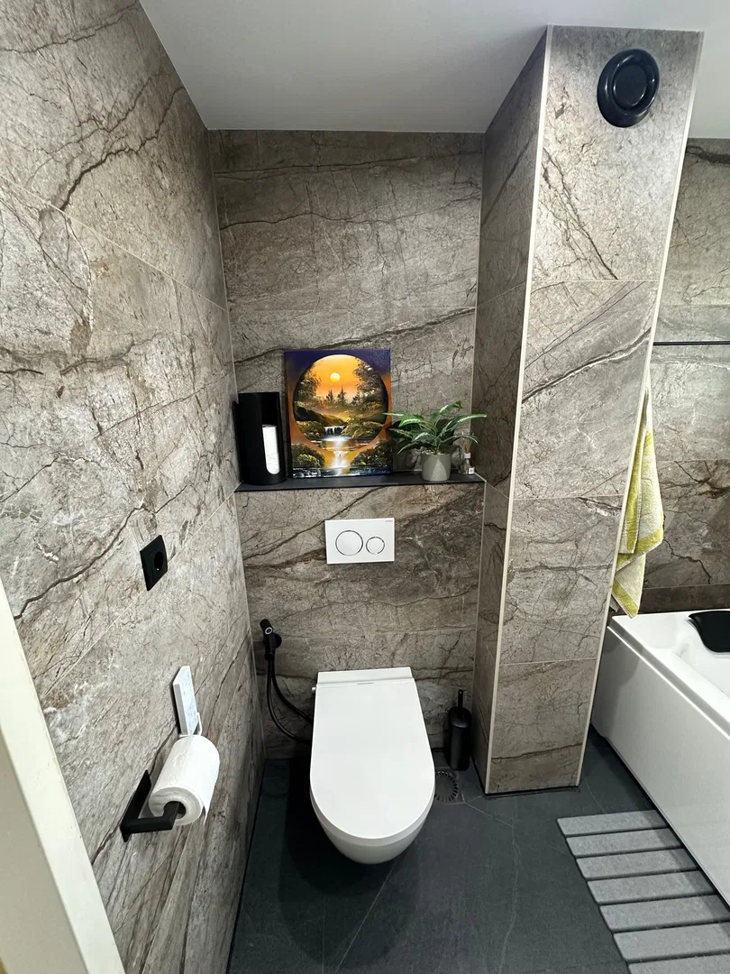 Badkamer- en toiletrenovatie 🛁🚽 Wilt u uw badkamer of toilet vernieuwen? Van... (1/5)