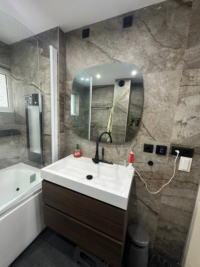Badkamer- en toiletrenovatie 🛁🚽 Wilt u uw badkamer of toilet vernieuwen? Van... (2/5)