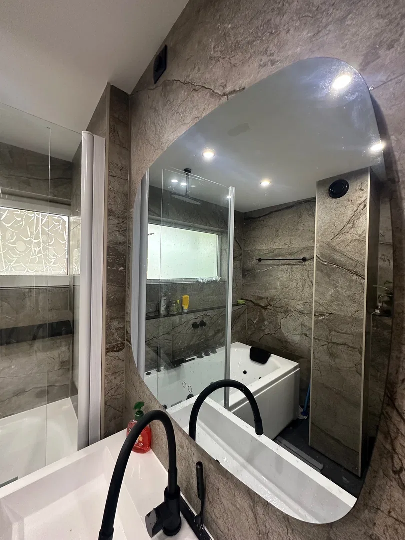 Badkamer- en toiletrenovatie 🛁🚽 Wilt u uw badkamer of toilet vernieuwen? Van... (5/5)
